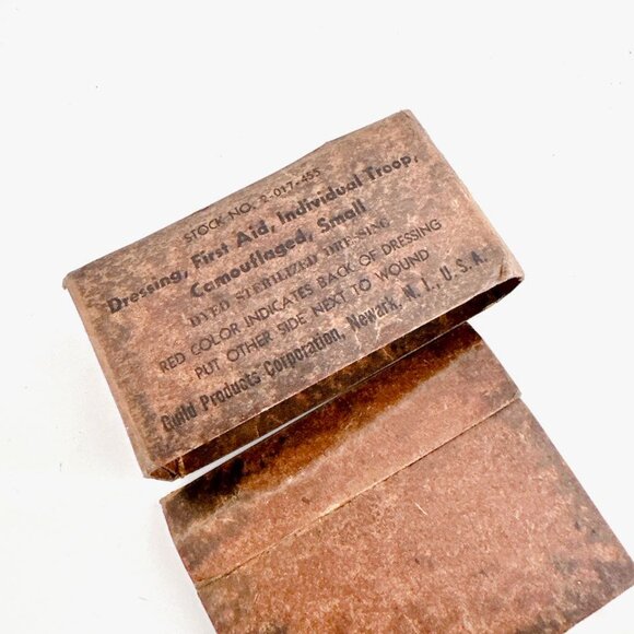 ANTIQUE WWII DRESSING FIRST AID INDIVIDUAL TROOP CAMOUFLAGED GUILD PRODUCTS - Picture 4 of 9